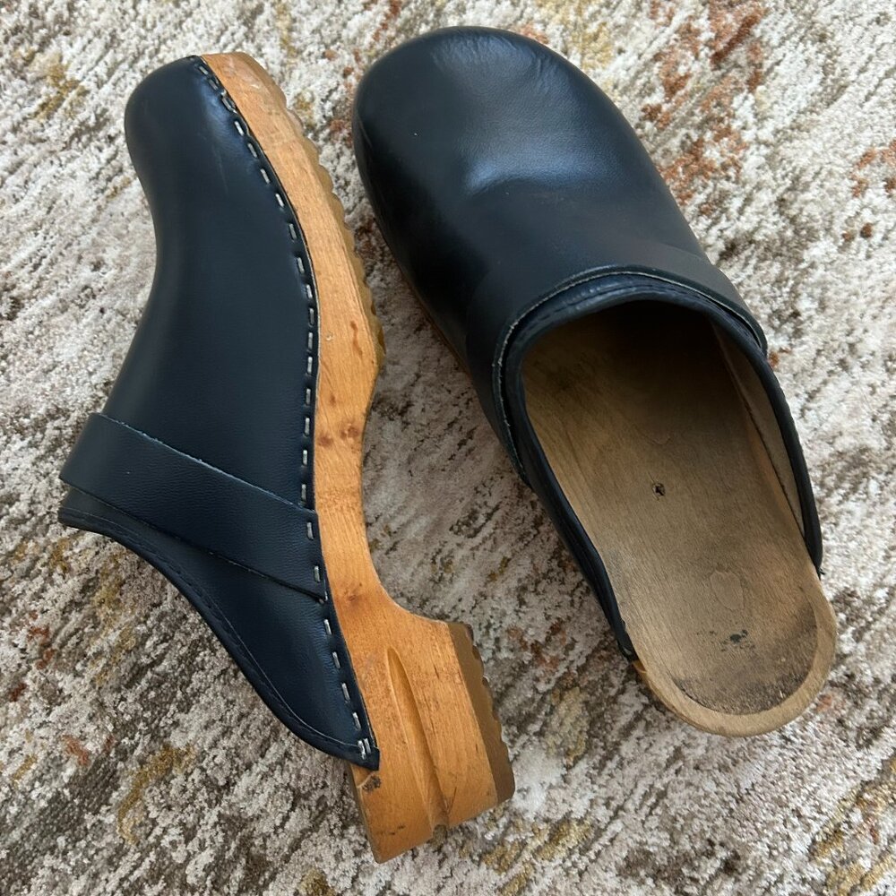 Vintage Navy Blue Clogs (38) - Picture 3 of 8